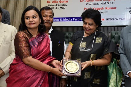 Vineeta Hariharan received Bharat Vibhuti Samman